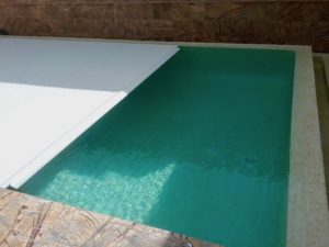 piscina con cubierta de láminas rígidas en Granada